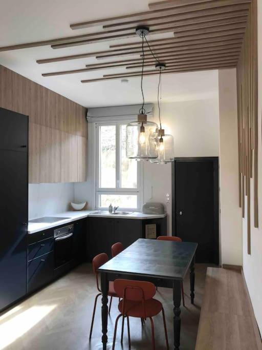 Grand Appartement En Maison De Ville Valreas Luaran gambar