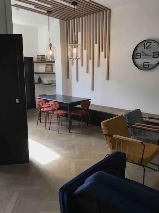 Grand Appartement En Maison De Ville Valreas Luaran gambar